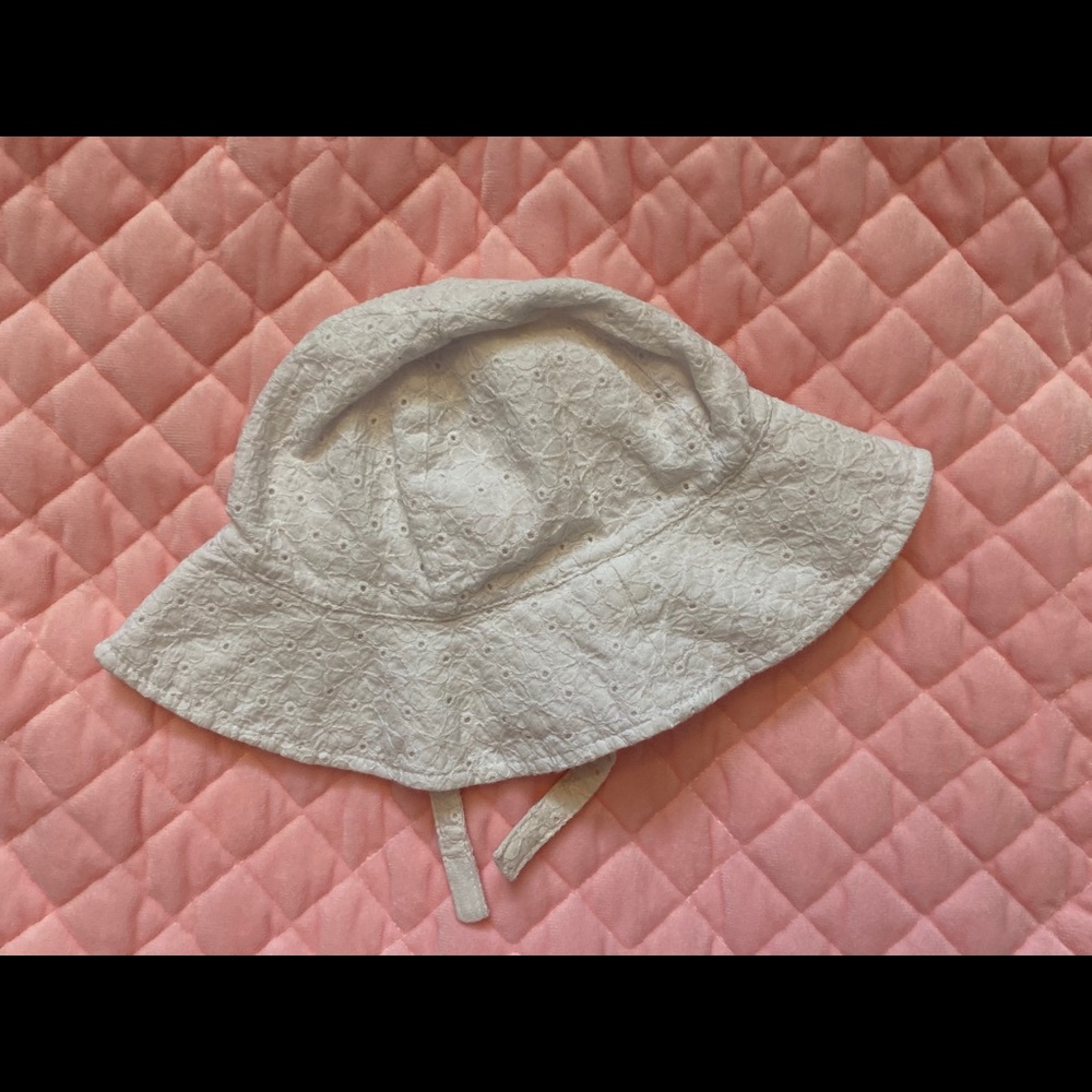 5 for $15! Cat & Jack White Eyelet Sun Pool Hat 12-18m
